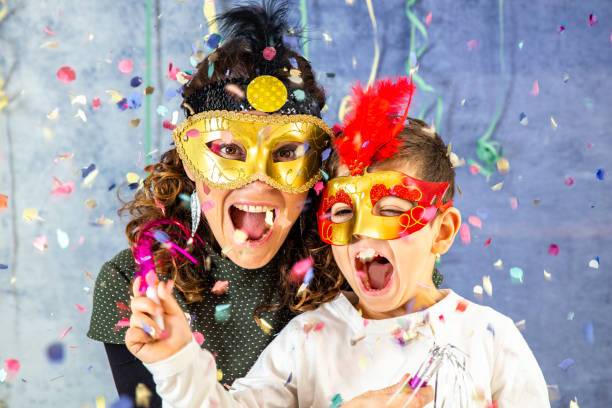 Le temps du Carnaval est arrivé ! retrouvez notre sélection d'accessoires, de masques et de déguisements pour adulte et enfant